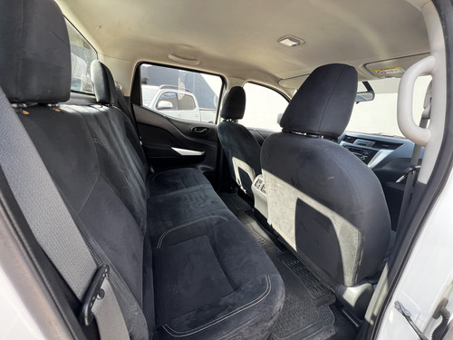 Nissan NP300 2.4 Doble Cabina Se Aa Pack Seg Mt