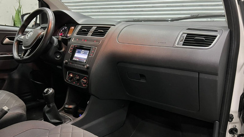 Imagem 10 de 16 de Volkswagen Fox 1.6 Highline 2017