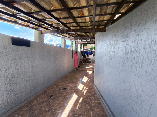 Casa Espaçosa Com Varanda E Vista Do Horizonte