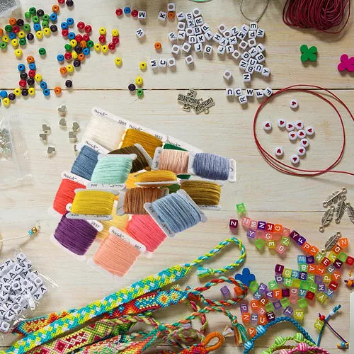 Kit de fabricación de pulseras de la amistad, incluye hilo de bordado de 44  colores con caja de almacenamiento con hilos, pulseras de cuentas de