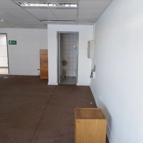 Oficina Central 60 M2 En Edificio Con Estacionamiento