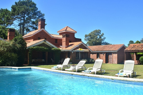 Casa En Zona Golf De Punta Del Este- Ref: 11519