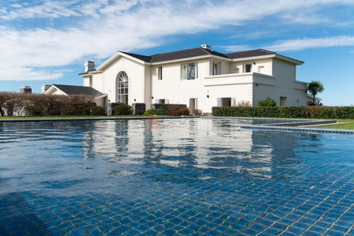 Espectacular Casa En Alquiler En  Punta Del Este, Pinares Frente A La Playa Mansa!