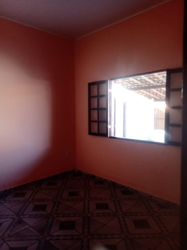 Casa 3 Quartos Com Garagem E Piscina