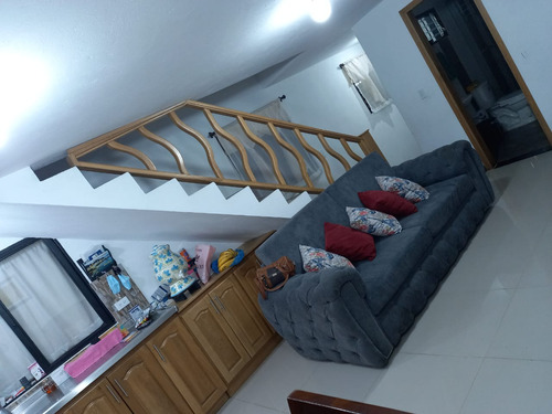 Hermoso Apartamento Esquinero En Venta Con Manzarda En El Carmen Vib.