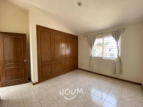 Casa En Jardín Real, Zapopan Con 4 Recámaras, 220 M², Id: 153696