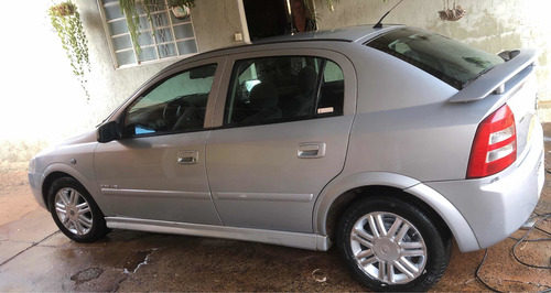 Imagem 4 de 9 de Chevrolet Astra 2005 2.0 Elegance Flex Power 5p
