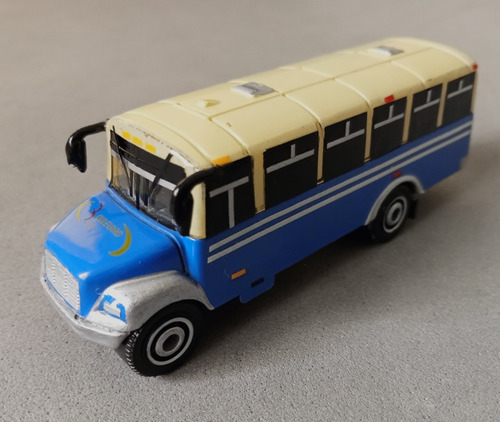 Microbús Freightliner A Escala 1:64 Adventure Wheels 