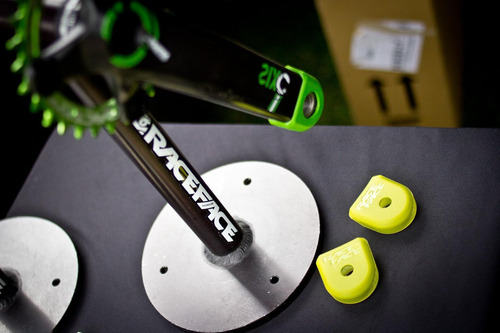 Protectores Para Botas Raceface Crank, Color Turquesa