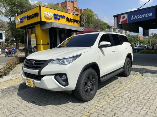 Toyota Fortuner 2.4 Sw4 Street 2020