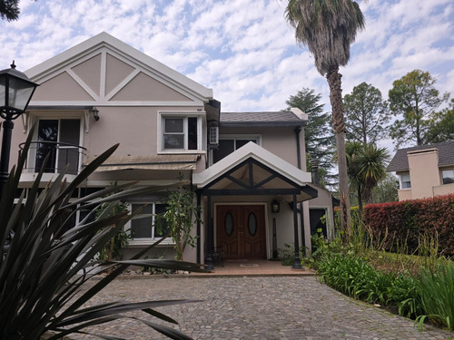 Venta St Thomas Norte 3 Plantas, Quincho, Piscina Climatizada, 390 Mts.