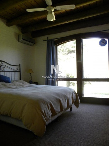Casa En Pinares Con Vista Parcial Al Mar- Ref: 3807