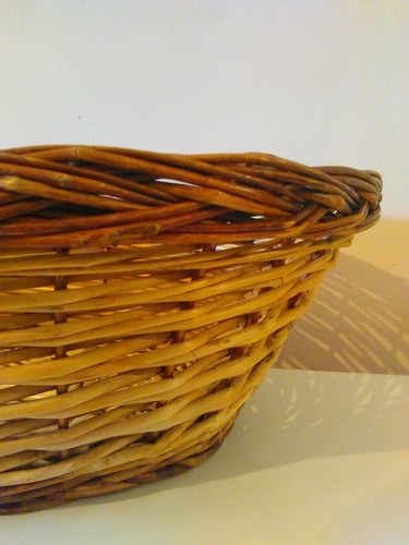 Cesta De Mimbre Grande Sin Asa. Única Disponible