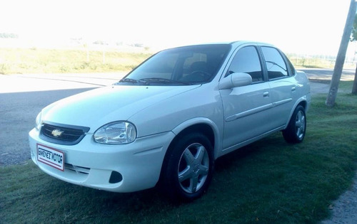 Imagen 2 de 8 de Chevrolet Corsa 2010