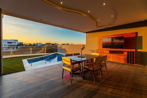 Casa De Lujo Con Alberca Y Elevador En Venta Puerta Las Lomas
