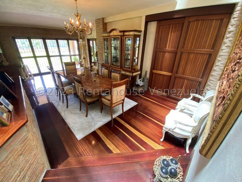 Alto Hatillo !! Imponente Casa Con Vista Al Ávila, Impecable Cuidado Y Mantenimiento, 1.050 M2 Terreno, 800 M2 Constr., 5 Hab, 5 Baños, 3 Pe, Hermosa Terraza, Jardín, Piscina Y Caney. Calle Pública !!