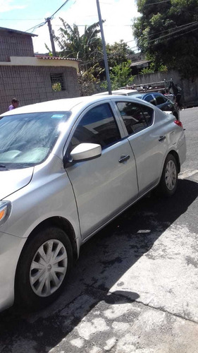 Imagen 2 de 6 de Nissan Versa Sencilla