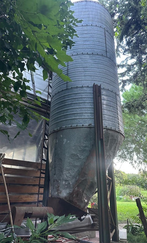 Silo De 9 Toneladas, Usado , Necesita Un Poco De Reparación. (Usado)