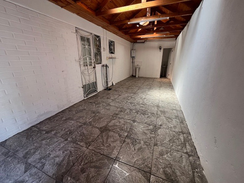 Metro Barrancas. Casa 3d+1b+local Comercial