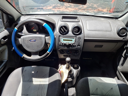 Imagen 12 de 15 de Ford Fiesta 2010 1.6 Ambiente Mp3