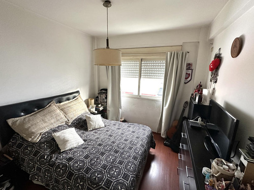 Venta- Departamento 3 Ambientes En Flores, Luminoso Con Balcón, Contrafrente