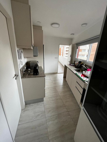 Departamento De 4 Ambientes Dependencia En Venta En Acassuso.