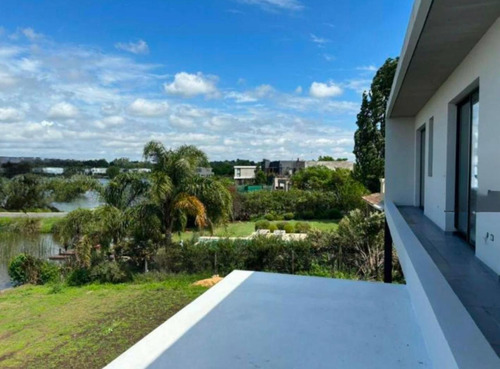 Casa En Venta El Canton A La Laguna