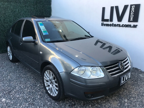 Volkswagen Bora Highline 1.8t At Año 2010 - Liv Motors