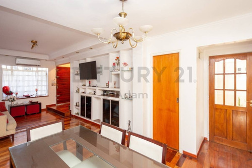 Imagen 8 de 30 de Venta Casa 3 Plantas + Altillo En Coghlan (dos Cocheras) 200 M2 Totales