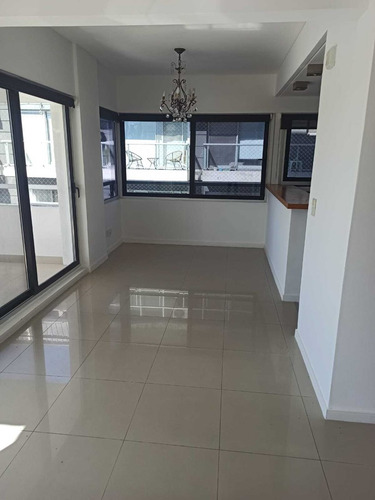 Departamento En Venta En Tigre, 3 Dormitorios, 2 Baños Y Toillete, Dos Cocheras Y Pileta