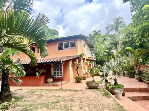 Venta Casa En Chuao 5h/ 5b/3p