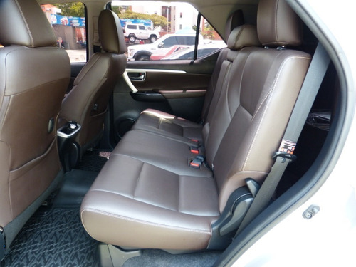 Toyota Fortuner At 2700cc 4x2 7psj Version Full
