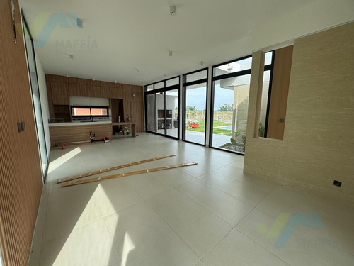 Venta De Casa Son Pileta - San Ramiro Pilar Del Este