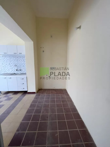 Gran Casa 4 Dormitorios, En Alquiler En El Centro De San Carlos