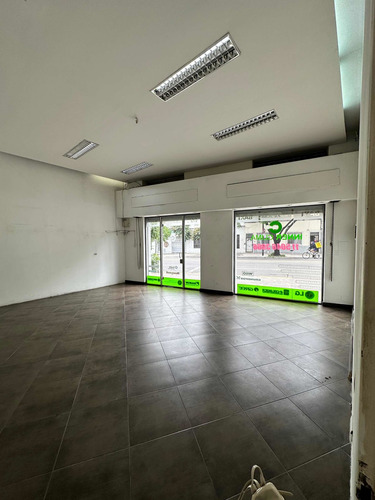 Imagen 3 de 13 de Excelente Local Doble Vidriera Sin Expensas Dueño Alquila Villa Urquiza - Villa Pueyrredon