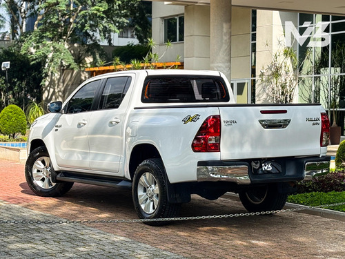 Toyota Hilux 2.7 Srv Cab. Dupla 4x4 Flex Aut. 4p