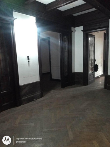 Imagen 3 de 9 de Jujuy Esq Hipòlito Irigoyen: Edificio Francés De Categoría. Todo Externo, Apto Profesional O Vivienda