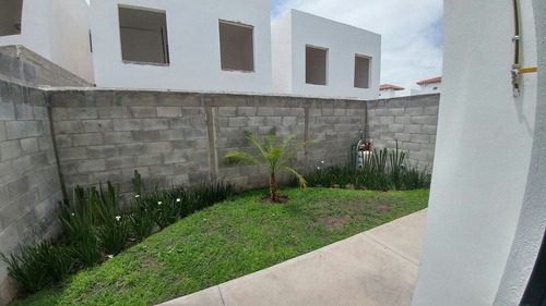 Juriquilla San Isidro, 3 Recamaras, Sala Tv, Pasillo De Servicio, Jardín Trasero