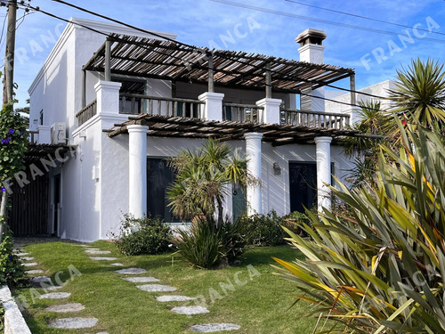 Espectacular Casa A Metros Del Mar En La Barra (ref: Fro-371)