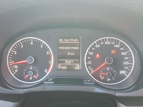 Imagen 10 de 16 de Volkswagen Suran 1.6 5p Highline 2015