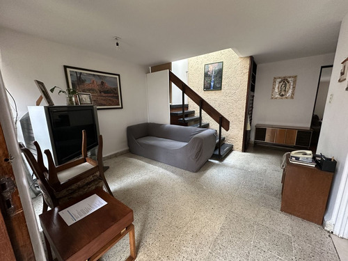 Casa En Los Alpes: Espacios Versátiles, Ubicación Perfecta Y Potencial Ilimitado