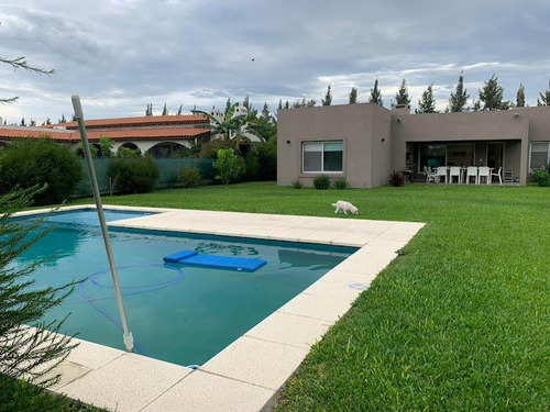 Venta Casa 4 Ambientes Con Piscina En Santa Teresa Villanueva Tigre