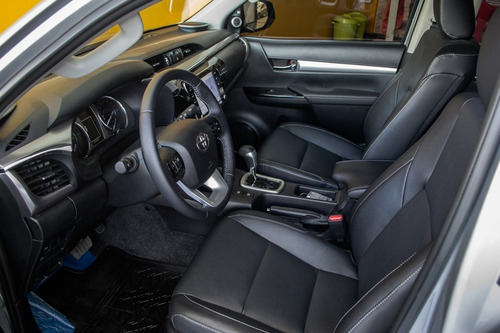 Imagen 12 de 25 de Toyota Hilux Srx Automática 4x2 2022 Okm Negra