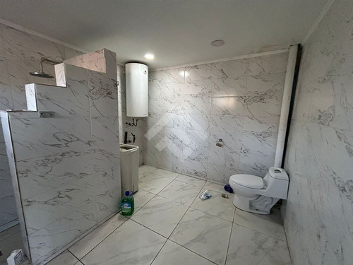 Casa En Venta De 5 Dorm. En La Cisterna