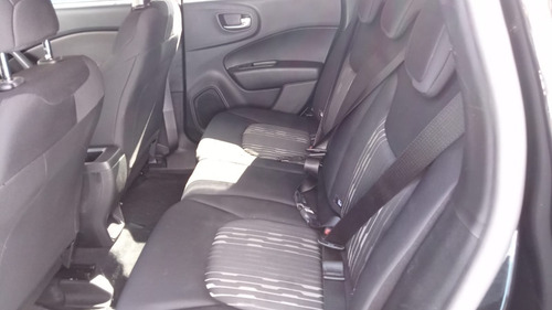 Imagem 7 de 10 de Fiat Toro Endurance 1.8 Manual 2021 Preta