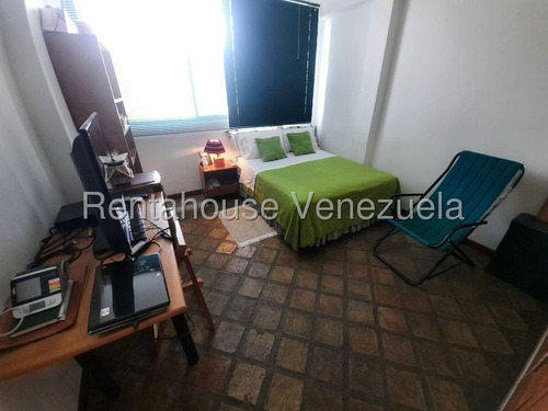 Bello Townhouse En Venta Ubicado En La Tahona 25-15574