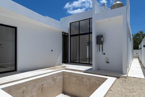 Venta De Casa Residencial En Temozón, Mérida