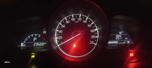 Mazda 2 Touring Hatchback Modelo 2023, Color Rojo Diamante