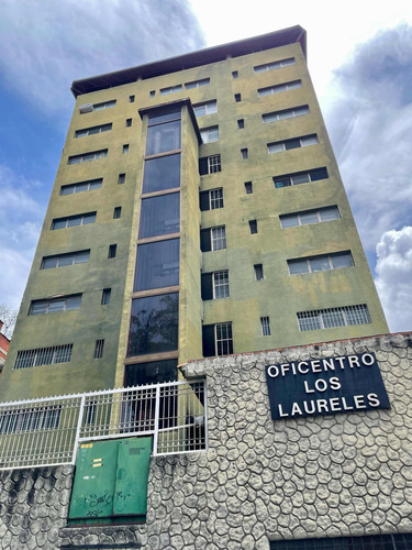 En Venta Edificio Comercial Ubicado En Los Teques Casco Central Calle Vargas. Cf