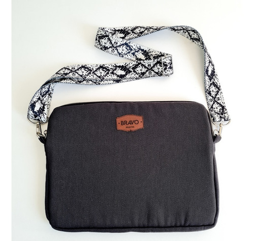 Imagen 4 de 5 de Funda Para Notebook De Tela Diseño Bravo Sena